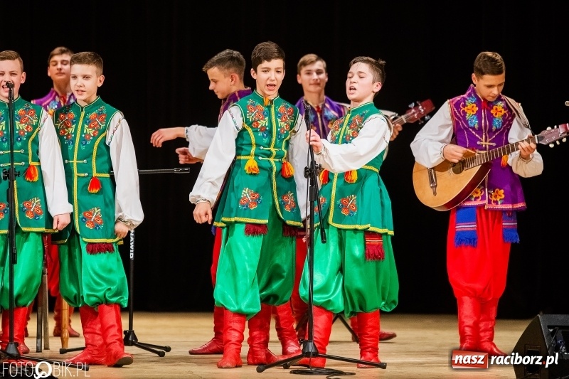 Zdjęcie w galerii na portalu naszraciborz.pl: Zespół ludowy Barwinok z ukraińskiej Winnicy wystąpił w RCK wiadomości z regionu