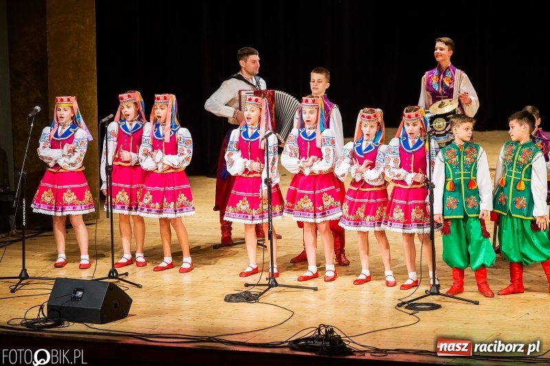 Zdjęcie w galerii na portalu naszraciborz.pl: Zespół ludowy Barwinok z ukraińskiej Winnicy wystąpił w RCK wiadomości z regionu