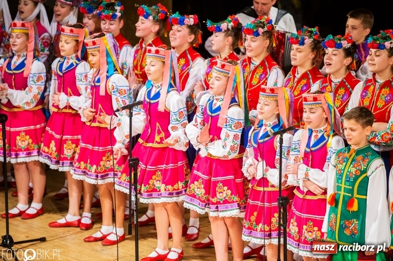 Zdjęcie w galerii na portalu naszraciborz.pl: Zespół ludowy Barwinok z ukraińskiej Winnicy wystąpił w RCK wiadomości z regionu