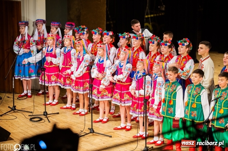 Zdjęcie w galerii na portalu naszraciborz.pl: Zespół ludowy Barwinok z ukraińskiej Winnicy wystąpił w RCK wiadomości z regionu