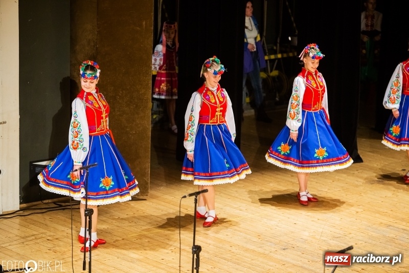 Zdjęcie w galerii na portalu naszraciborz.pl: Zespół ludowy Barwinok z ukraińskiej Winnicy wystąpił w RCK wiadomości z regionu
