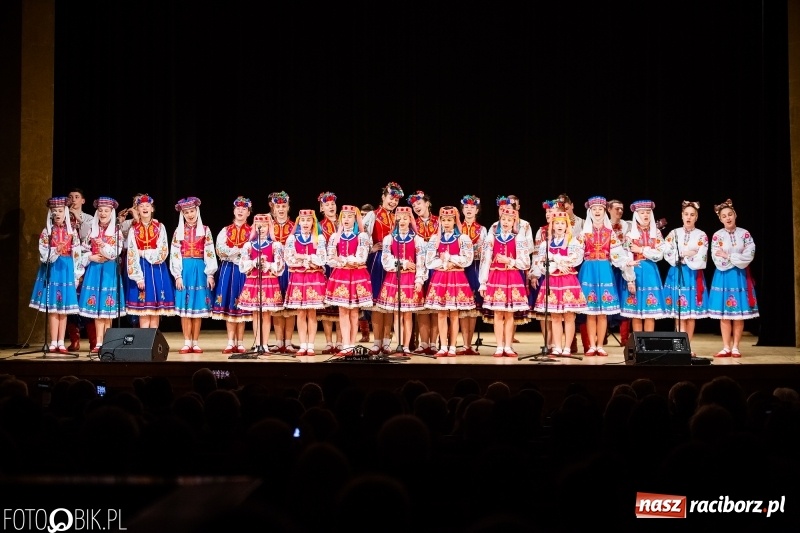 Zdjęcie w galerii na portalu naszraciborz.pl: Zespół ludowy Barwinok z ukraińskiej Winnicy wystąpił w RCK wiadomości z regionu