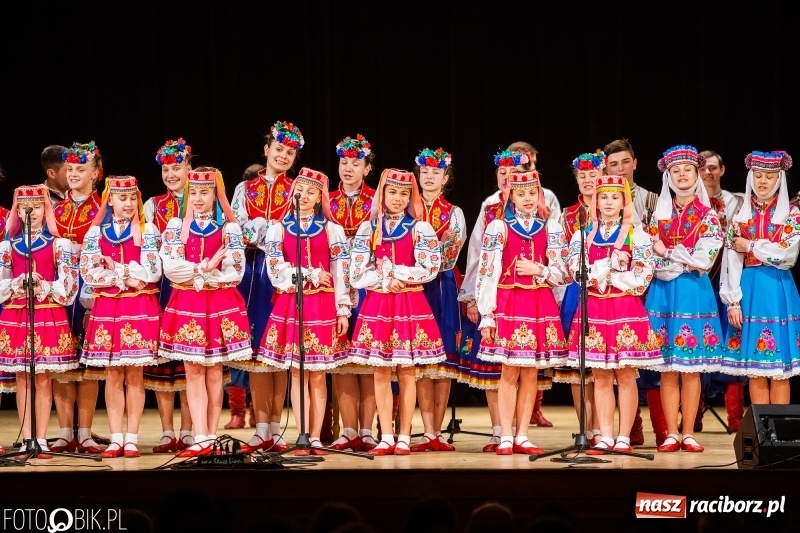 Zdjęcie w galerii na portalu naszraciborz.pl: Zespół ludowy Barwinok z ukraińskiej Winnicy wystąpił w RCK wiadomości z regionu