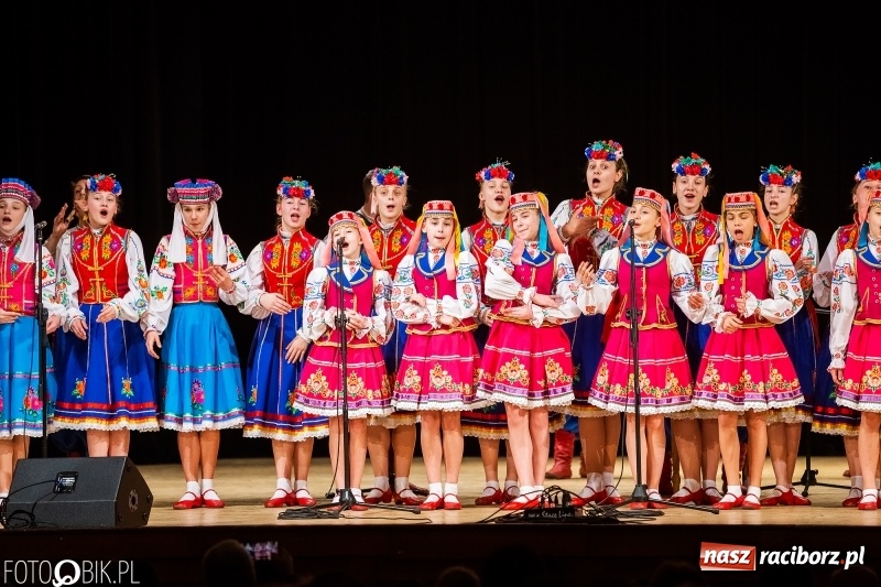 Zdjęcie w galerii na portalu naszraciborz.pl: Zespół ludowy Barwinok z ukraińskiej Winnicy wystąpił w RCK wiadomości z regionu