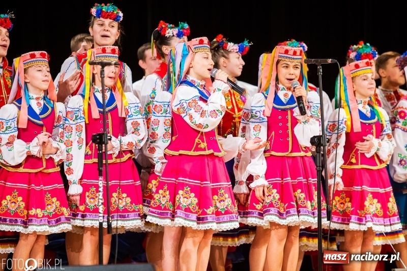 Zdjęcie w galerii na portalu naszraciborz.pl: Zespół ludowy Barwinok z ukraińskiej Winnicy wystąpił w RCK wiadomości z regionu