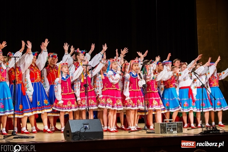 Zdjęcie w galerii na portalu naszraciborz.pl: Zespół ludowy Barwinok z ukraińskiej Winnicy wystąpił w RCK wiadomości z regionu