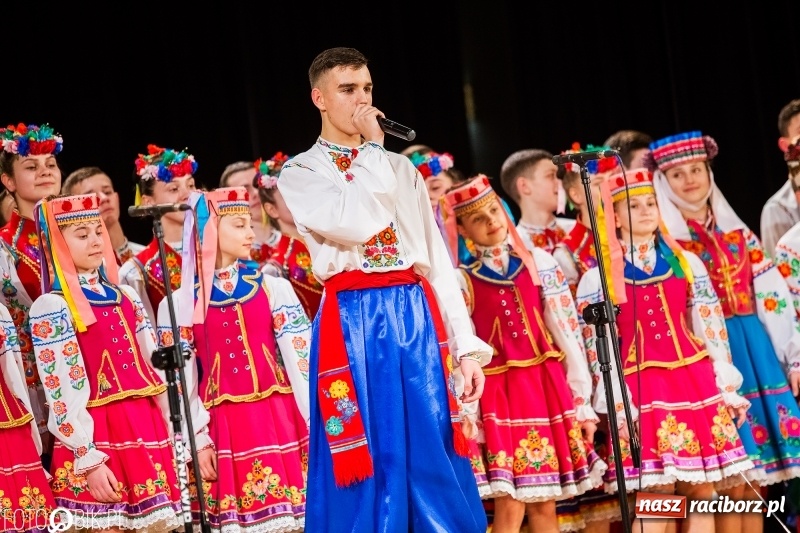 Zdjęcie w galerii na portalu naszraciborz.pl: Zespół ludowy Barwinok z ukraińskiej Winnicy wystąpił w RCK wiadomości z regionu