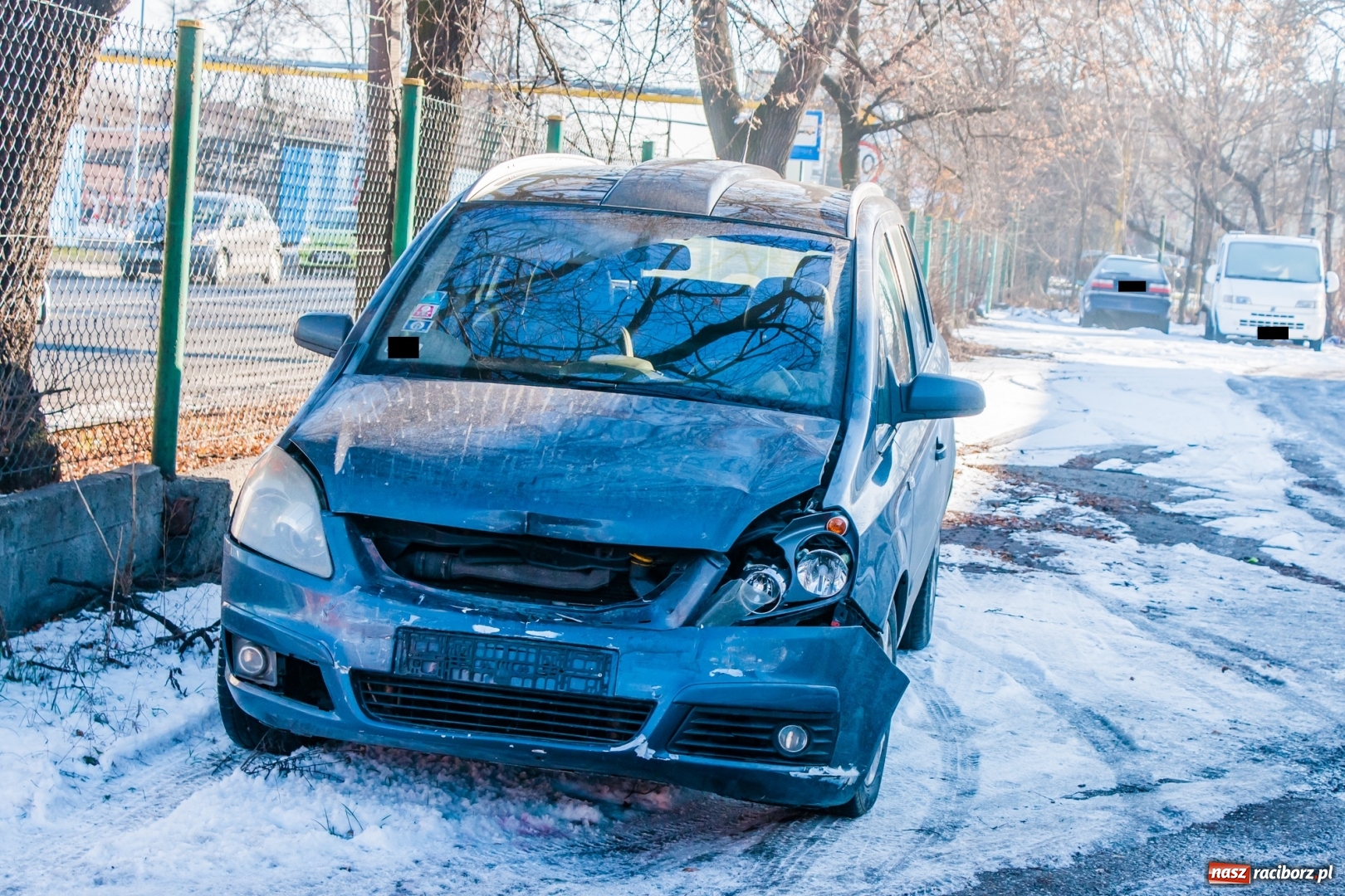 Zdjęcie w galerii na portalu naszraciborz.pl: Na Piaskowej opel najechał na tył citroena wiadomości z regionu