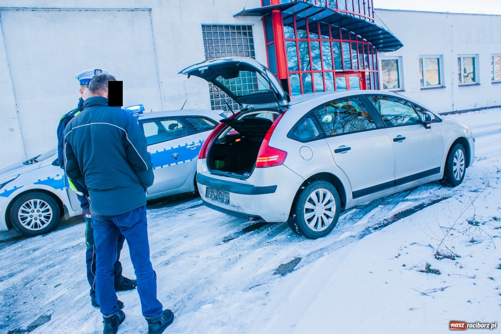 Zdjęcie w galerii na portalu naszraciborz.pl: Na Piaskowej opel najechał na tył citroena wiadomości z regionu