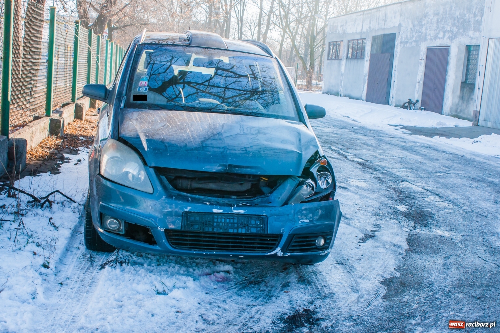 Zdjęcie w galerii na portalu naszraciborz.pl: Na Piaskowej opel najechał na tył citroena wiadomości z regionu