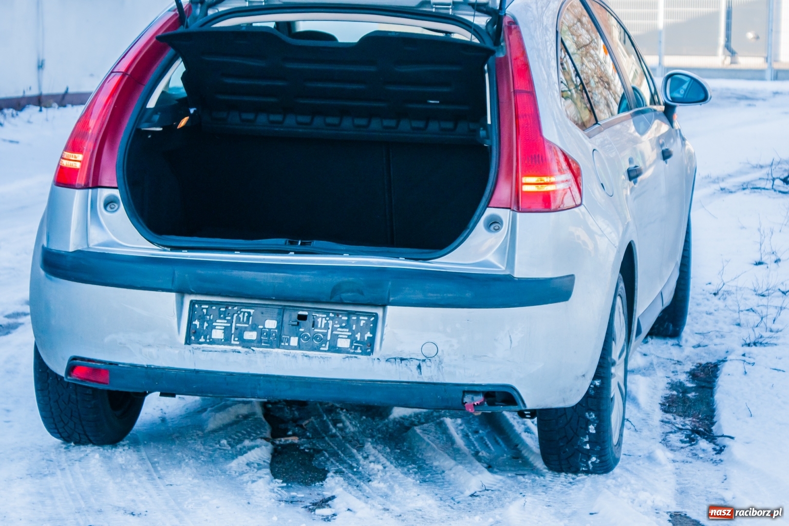 Zdjęcie w galerii na portalu naszraciborz.pl: Na Piaskowej opel najechał na tył citroena wiadomości z regionu