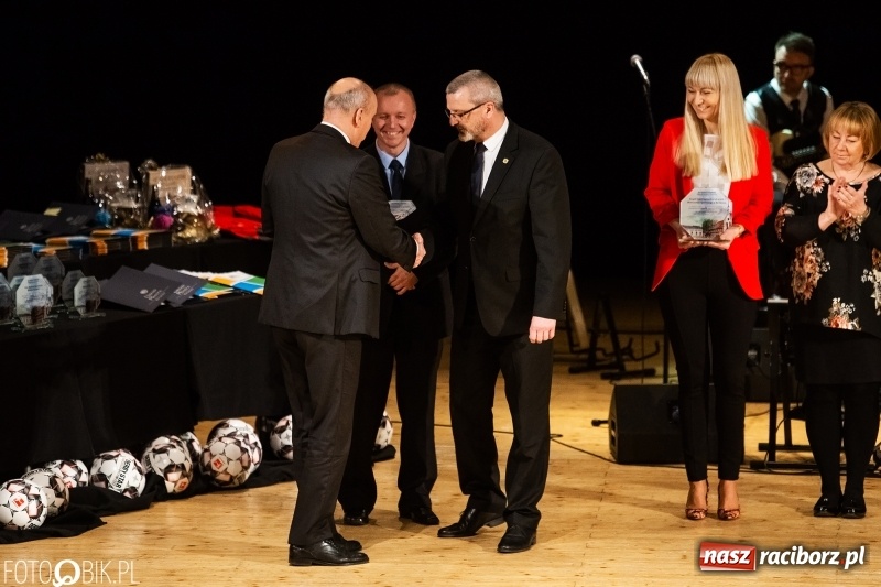 Zdjęcie w galerii na portalu naszraciborz.pl: Nagrody Starosty i Prezydenta dla sportowców, czyli XII Raciborska Gala Sportu w RCK wiadomości z regionu
