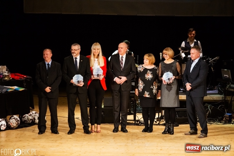 Zdjęcie w galerii na portalu naszraciborz.pl: Nagrody Starosty i Prezydenta dla sportowców, czyli XII Raciborska Gala Sportu w RCK wiadomości z regionu