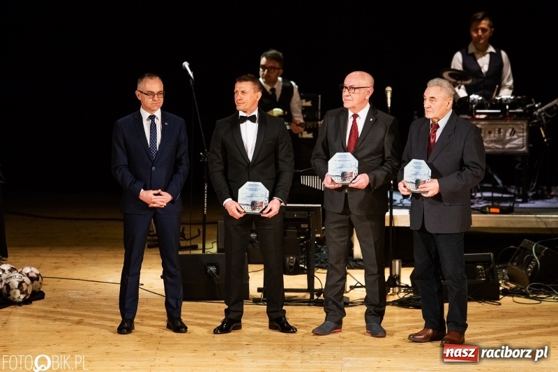 Zdjęcie w galerii na portalu naszraciborz.pl: Nagrody Starosty i Prezydenta dla sportowców, czyli XII Raciborska Gala Sportu w RCK wiadomości z regionu