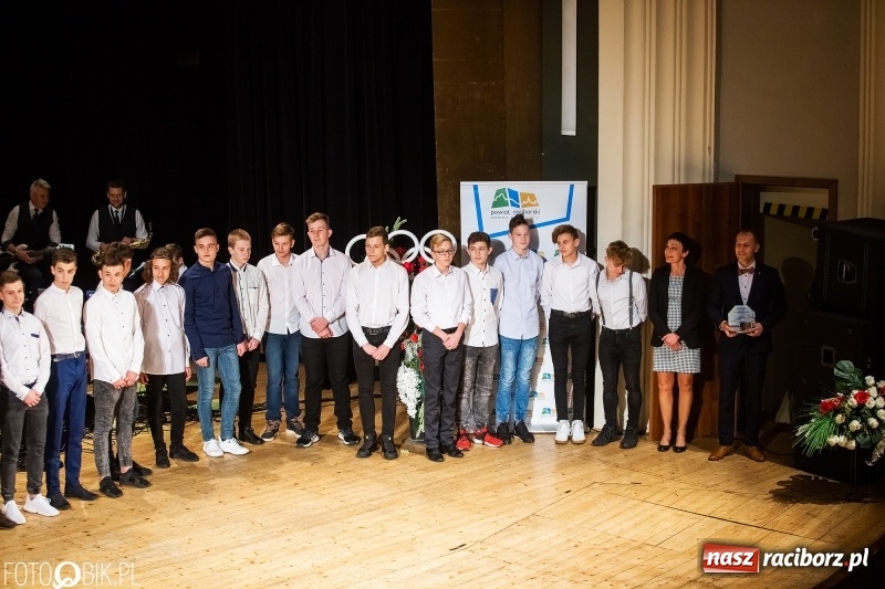 Zdjęcie w galerii na portalu naszraciborz.pl: Nagrody Starosty i Prezydenta dla sportowców, czyli XII Raciborska Gala Sportu w RCK wiadomości z regionu