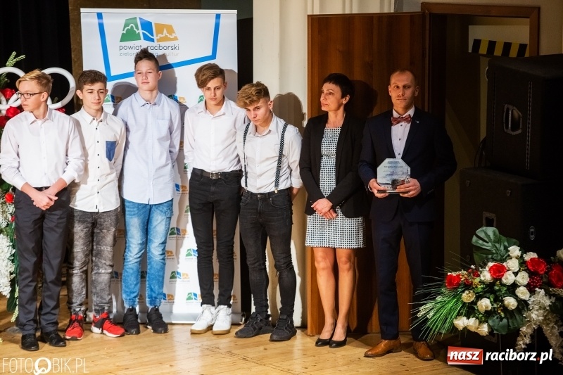 Zdjęcie w galerii na portalu naszraciborz.pl: Nagrody Starosty i Prezydenta dla sportowców, czyli XII Raciborska Gala Sportu w RCK wiadomości z regionu