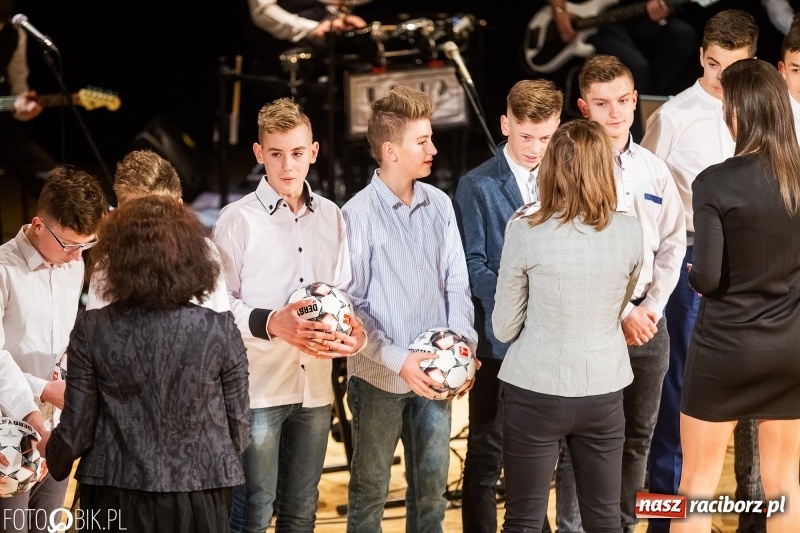 Zdjęcie w galerii na portalu naszraciborz.pl: Nagrody Starosty i Prezydenta dla sportowców, czyli XII Raciborska Gala Sportu w RCK wiadomości z regionu