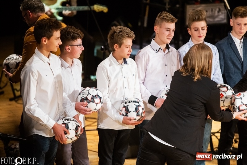 Zdjęcie w galerii na portalu naszraciborz.pl: Nagrody Starosty i Prezydenta dla sportowców, czyli XII Raciborska Gala Sportu w RCK wiadomości z regionu