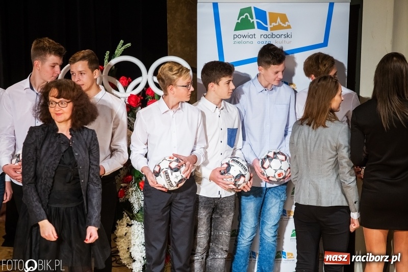 Zdjęcie w galerii na portalu naszraciborz.pl: Nagrody Starosty i Prezydenta dla sportowców, czyli XII Raciborska Gala Sportu w RCK wiadomości z regionu