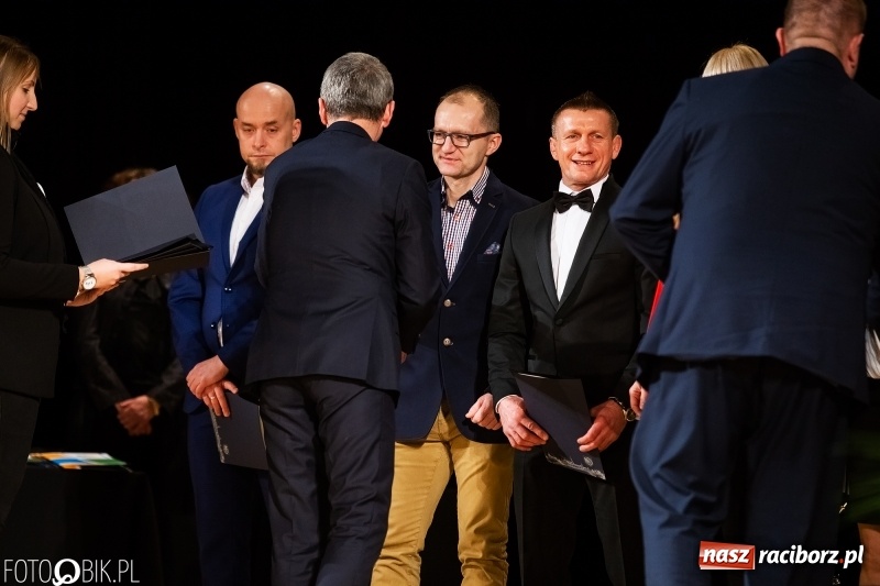 Zdjęcie w galerii na portalu naszraciborz.pl: Nagrody Starosty i Prezydenta dla sportowców, czyli XII Raciborska Gala Sportu w RCK wiadomości z regionu