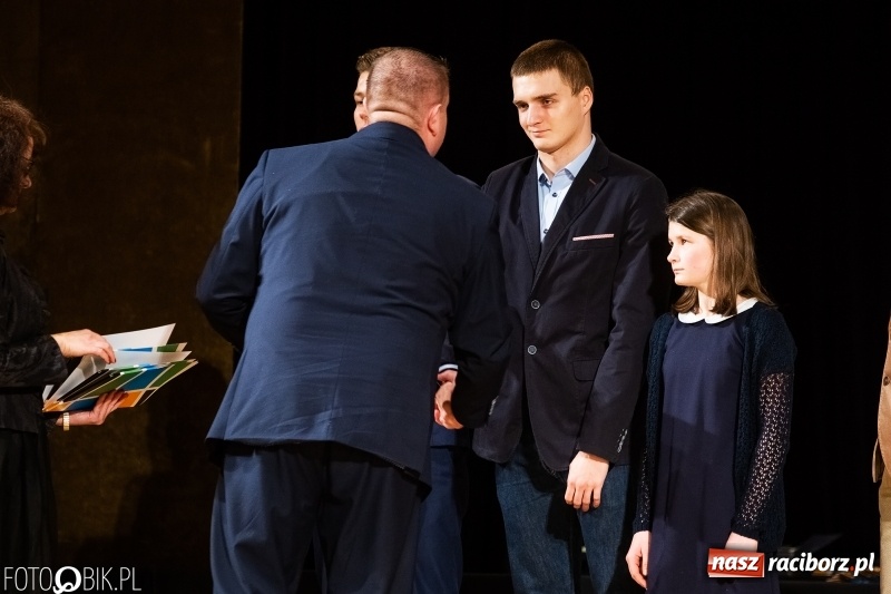 Zdjęcie w galerii na portalu naszraciborz.pl: Nagrody Starosty i Prezydenta dla sportowców, czyli XII Raciborska Gala Sportu w RCK wiadomości z regionu