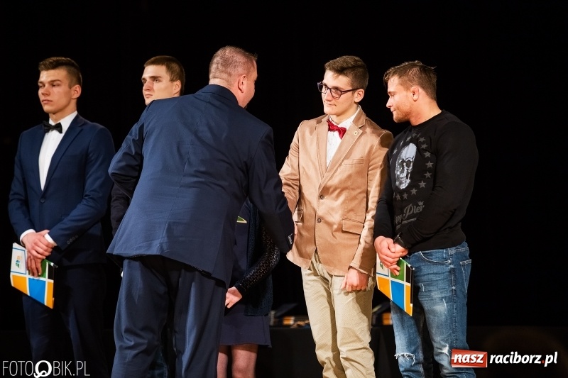 Zdjęcie w galerii na portalu naszraciborz.pl: Nagrody Starosty i Prezydenta dla sportowców, czyli XII Raciborska Gala Sportu w RCK wiadomości z regionu