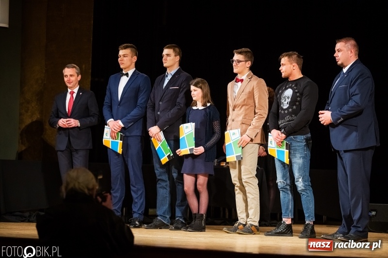 Zdjęcie w galerii na portalu naszraciborz.pl: Nagrody Starosty i Prezydenta dla sportowców, czyli XII Raciborska Gala Sportu w RCK wiadomości z regionu