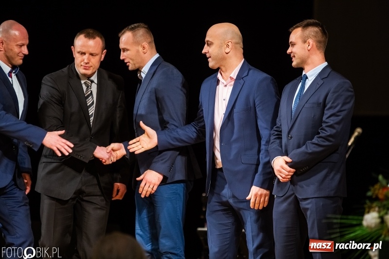 Zdjęcie w galerii na portalu naszraciborz.pl: Nagrody Starosty i Prezydenta dla sportowców, czyli XII Raciborska Gala Sportu w RCK wiadomości z regionu