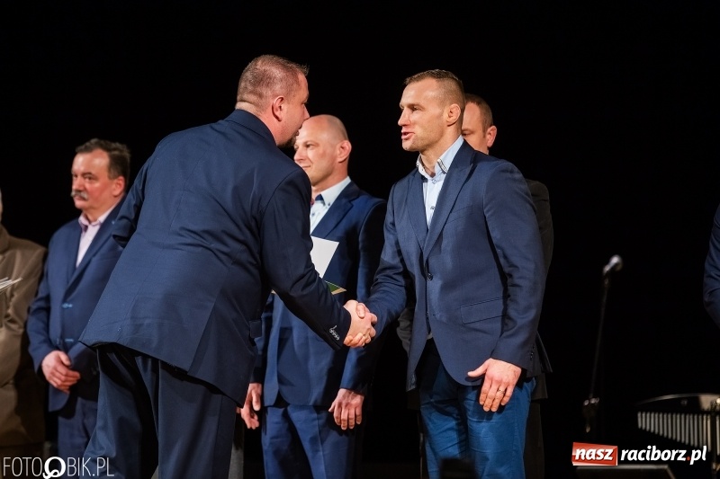 Zdjęcie w galerii na portalu naszraciborz.pl: Nagrody Starosty i Prezydenta dla sportowców, czyli XII Raciborska Gala Sportu w RCK wiadomości z regionu