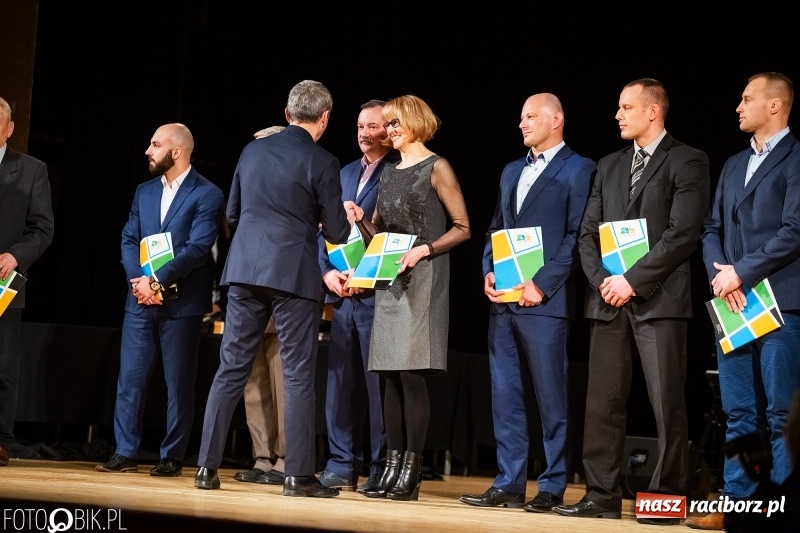 Zdjęcie w galerii na portalu naszraciborz.pl: Nagrody Starosty i Prezydenta dla sportowców, czyli XII Raciborska Gala Sportu w RCK wiadomości z regionu