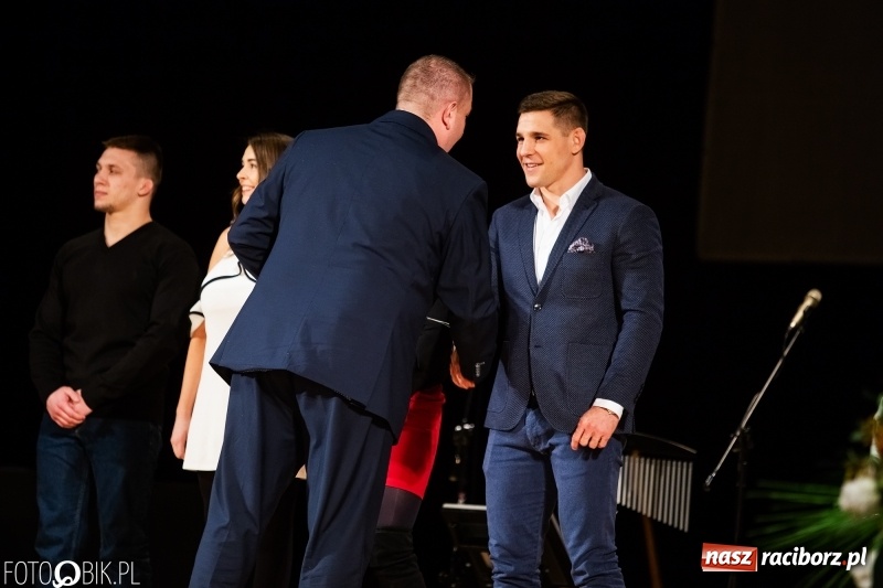 Zdjęcie w galerii na portalu naszraciborz.pl: Nagrody Starosty i Prezydenta dla sportowców, czyli XII Raciborska Gala Sportu w RCK wiadomości z regionu