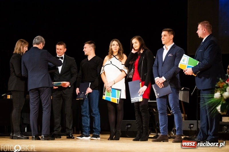 Zdjęcie w galerii na portalu naszraciborz.pl: Nagrody Starosty i Prezydenta dla sportowców, czyli XII Raciborska Gala Sportu w RCK wiadomości z regionu