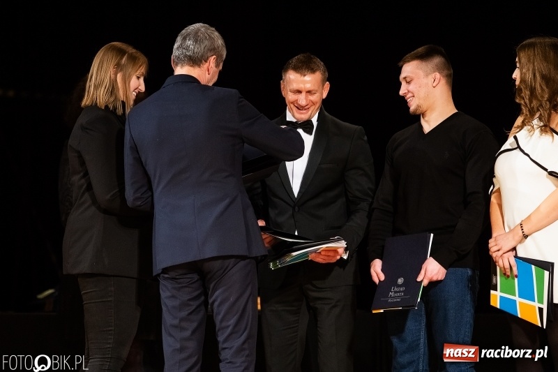 Zdjęcie w galerii na portalu naszraciborz.pl: Nagrody Starosty i Prezydenta dla sportowców, czyli XII Raciborska Gala Sportu w RCK wiadomości z regionu