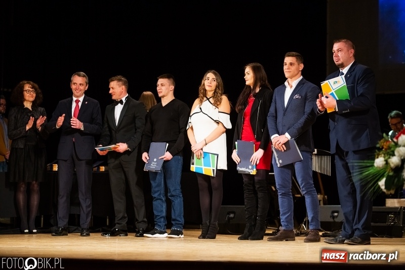 Zdjęcie w galerii na portalu naszraciborz.pl: Nagrody Starosty i Prezydenta dla sportowców, czyli XII Raciborska Gala Sportu w RCK wiadomości z regionu