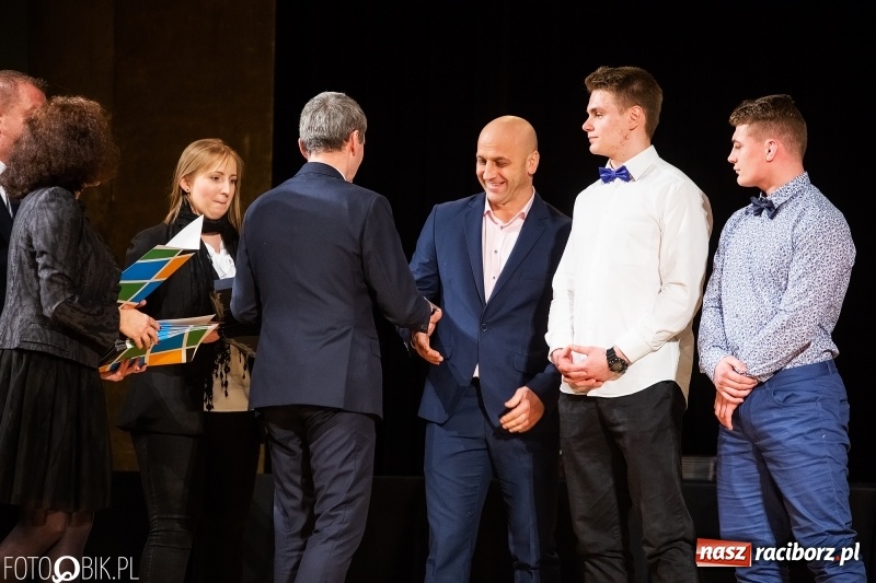 Zdjęcie w galerii na portalu naszraciborz.pl: Nagrody Starosty i Prezydenta dla sportowców, czyli XII Raciborska Gala Sportu w RCK wiadomości z regionu