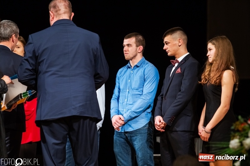 Zdjęcie w galerii na portalu naszraciborz.pl: Nagrody Starosty i Prezydenta dla sportowców, czyli XII Raciborska Gala Sportu w RCK wiadomości z regionu