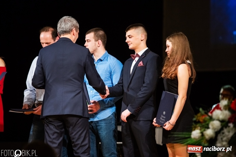 Zdjęcie w galerii na portalu naszraciborz.pl: Nagrody Starosty i Prezydenta dla sportowców, czyli XII Raciborska Gala Sportu w RCK wiadomości z regionu