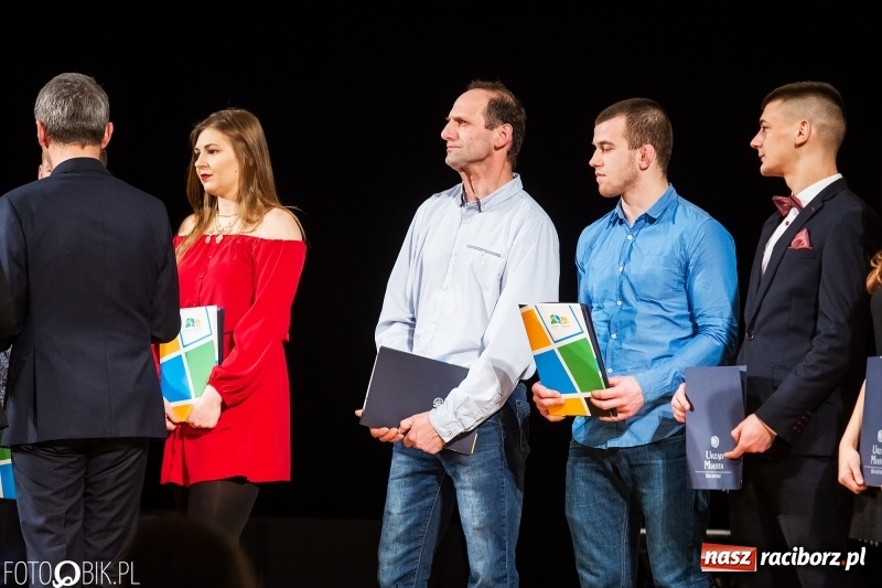 Zdjęcie w galerii na portalu naszraciborz.pl: Nagrody Starosty i Prezydenta dla sportowców, czyli XII Raciborska Gala Sportu w RCK wiadomości z regionu