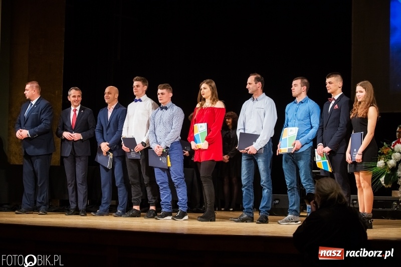 Zdjęcie w galerii na portalu naszraciborz.pl: Nagrody Starosty i Prezydenta dla sportowców, czyli XII Raciborska Gala Sportu w RCK wiadomości z regionu