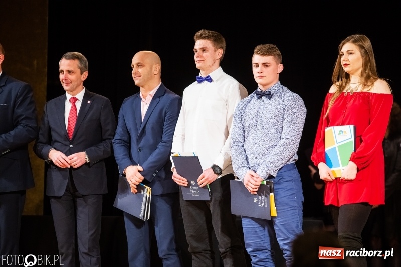 Zdjęcie w galerii na portalu naszraciborz.pl: Nagrody Starosty i Prezydenta dla sportowców, czyli XII Raciborska Gala Sportu w RCK wiadomości z regionu