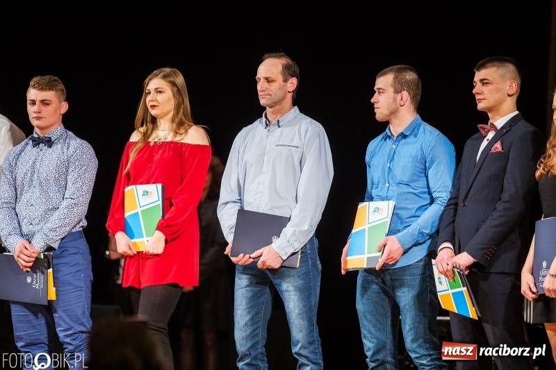 Zdjęcie w galerii na portalu naszraciborz.pl: Nagrody Starosty i Prezydenta dla sportowców, czyli XII Raciborska Gala Sportu w RCK wiadomości z regionu