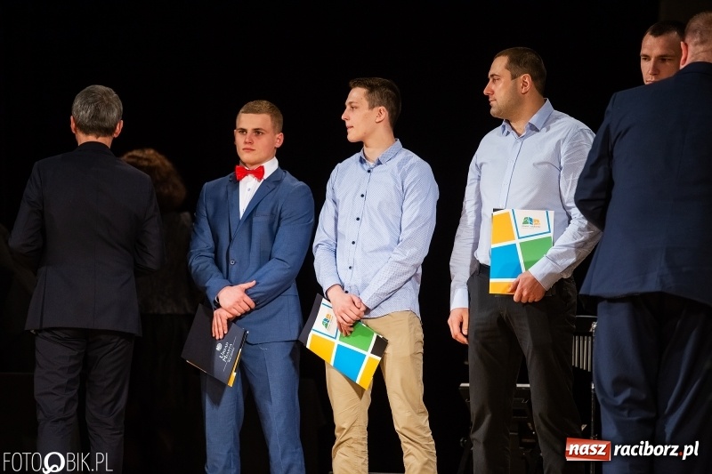 Zdjęcie w galerii na portalu naszraciborz.pl: Nagrody Starosty i Prezydenta dla sportowców, czyli XII Raciborska Gala Sportu w RCK wiadomości z regionu