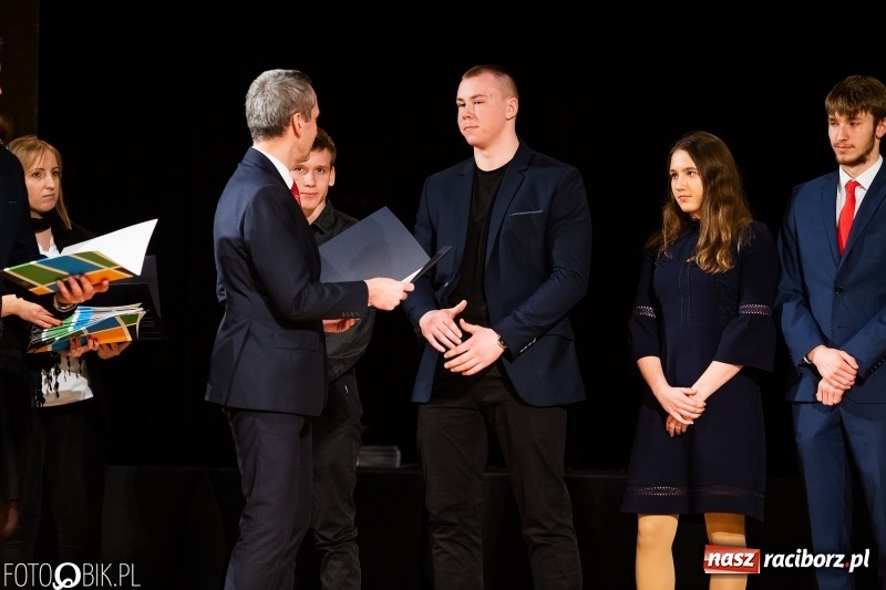 Zdjęcie w galerii na portalu naszraciborz.pl: Nagrody Starosty i Prezydenta dla sportowców, czyli XII Raciborska Gala Sportu w RCK wiadomości z regionu