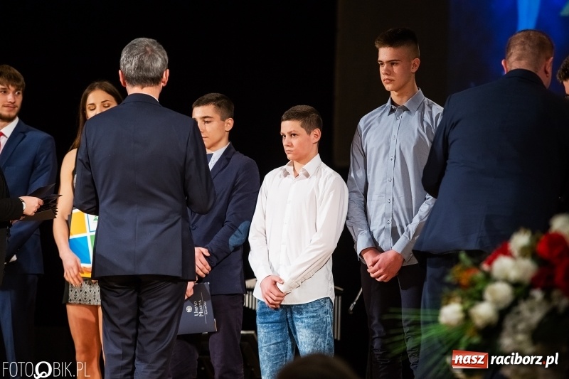 Zdjęcie w galerii na portalu naszraciborz.pl: Nagrody Starosty i Prezydenta dla sportowców, czyli XII Raciborska Gala Sportu w RCK wiadomości z regionu