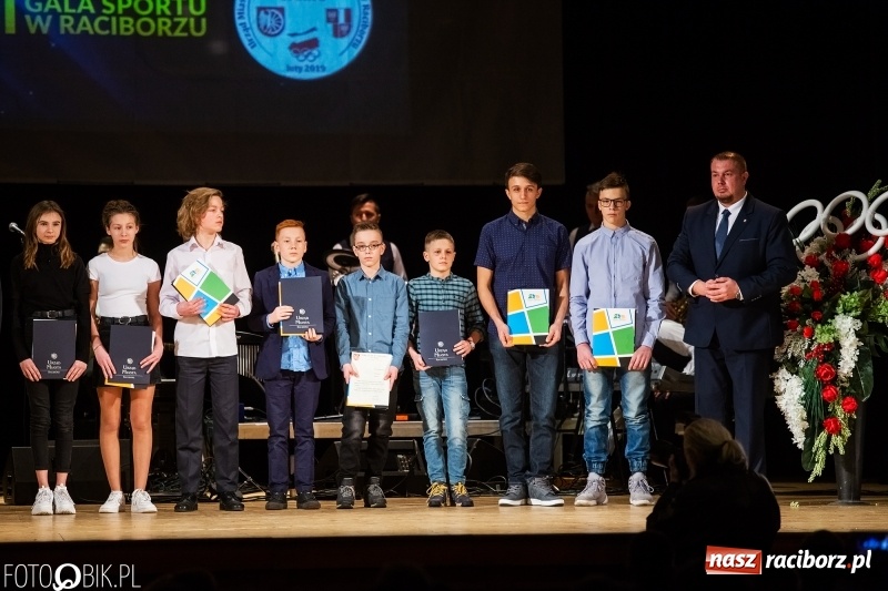 Zdjęcie w galerii na portalu naszraciborz.pl: Nagrody Starosty i Prezydenta dla sportowców, czyli XII Raciborska Gala Sportu w RCK wiadomości z regionu