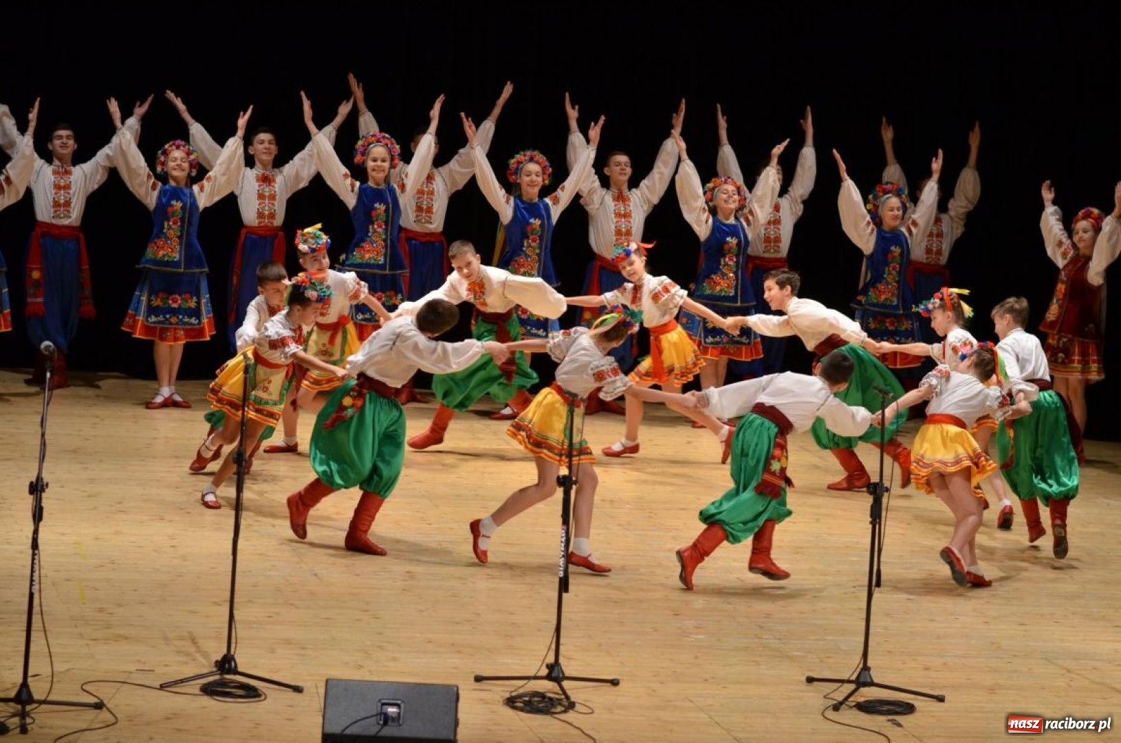 Zdjęcie w galerii na portalu naszraciborz.pl: Triumf  sztuki. Koncert  zespołu Barwinok z Winnicy w RCK wiadomości z regionu