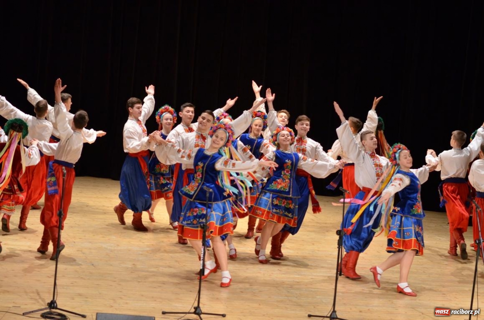 Zdjęcie w galerii na portalu naszraciborz.pl: Triumf  sztuki. Koncert  zespołu Barwinok z Winnicy w RCK wiadomości z regionu