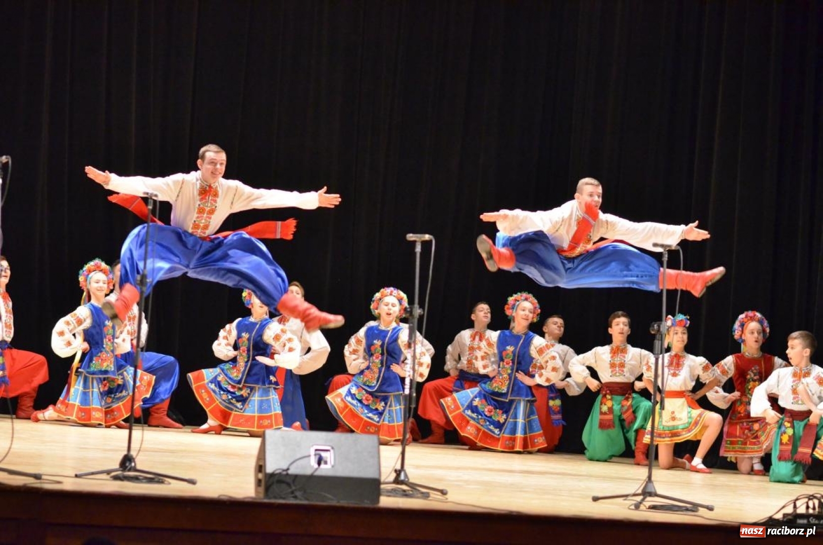 Zdjęcie w galerii na portalu naszraciborz.pl: Triumf  sztuki. Koncert  zespołu Barwinok z Winnicy w RCK wiadomości z regionu
