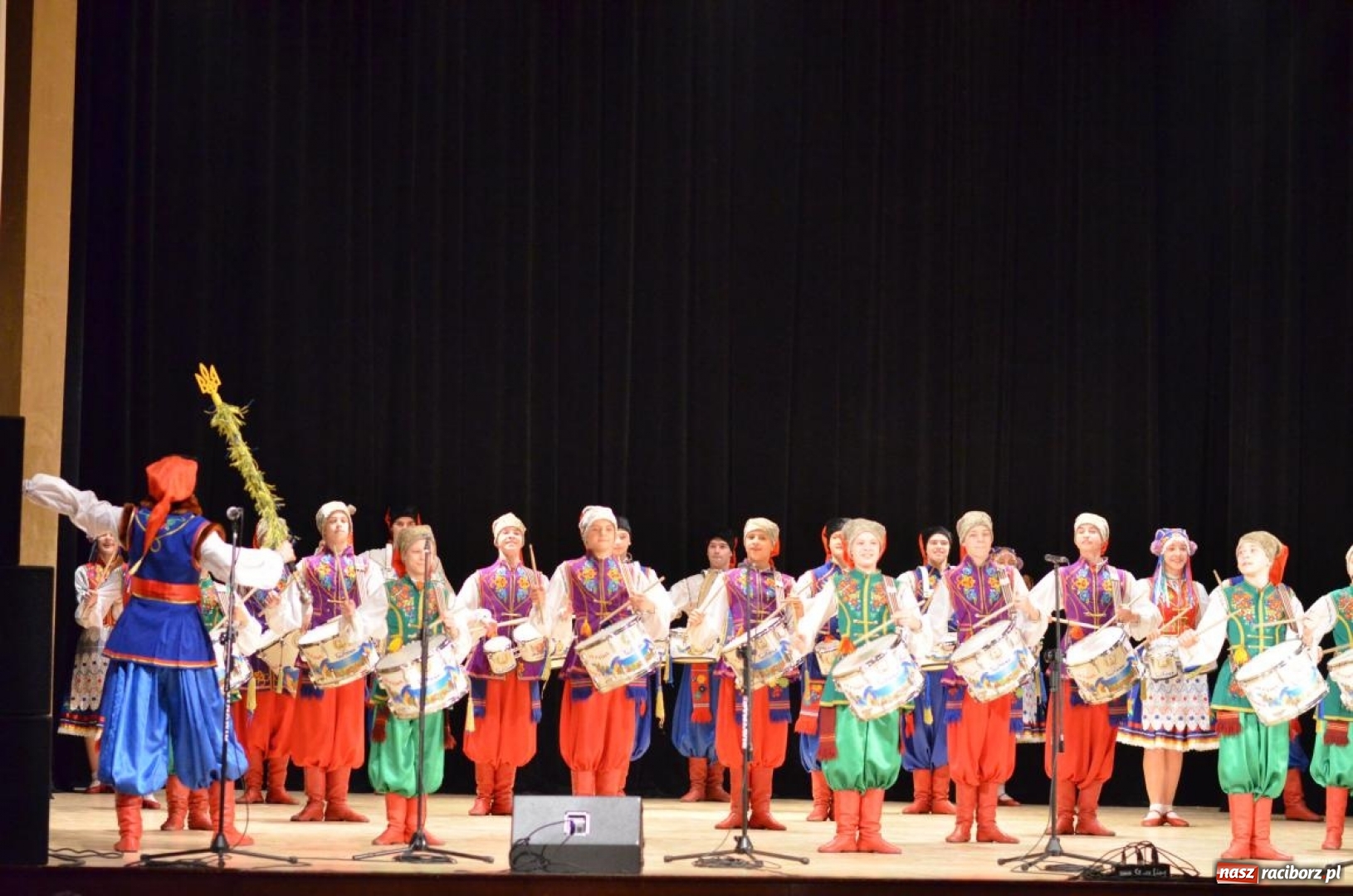 Zdjęcie w galerii na portalu naszraciborz.pl: Triumf  sztuki. Koncert  zespołu Barwinok z Winnicy w RCK wiadomości z regionu