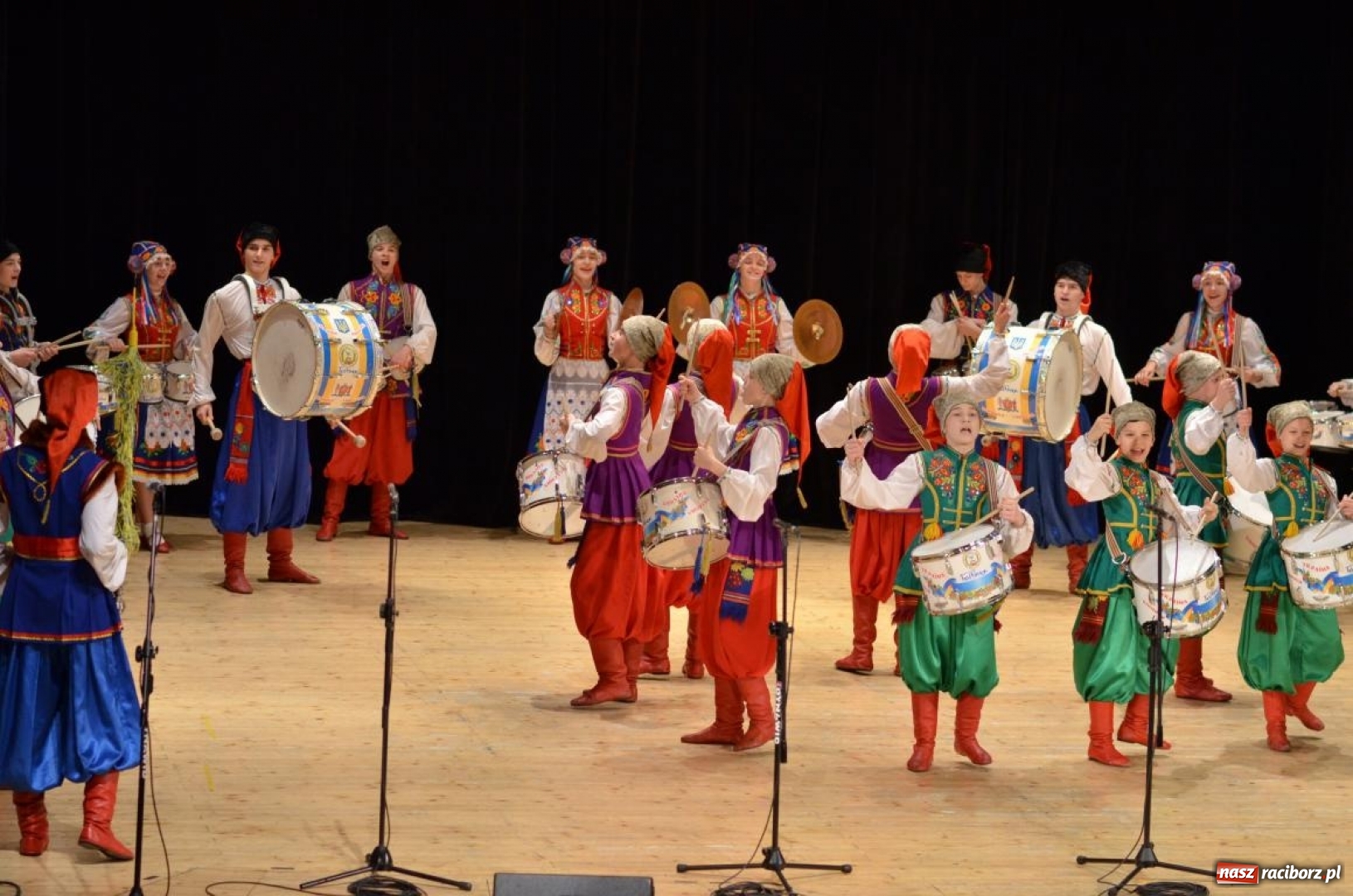 Zdjęcie w galerii na portalu naszraciborz.pl: Triumf  sztuki. Koncert  zespołu Barwinok z Winnicy w RCK wiadomości z regionu
